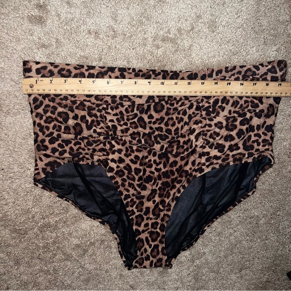 Torrid High-Rise Ruched Bikini Bottom Leopard Print Size 4X (26) - Picture 10 of 13